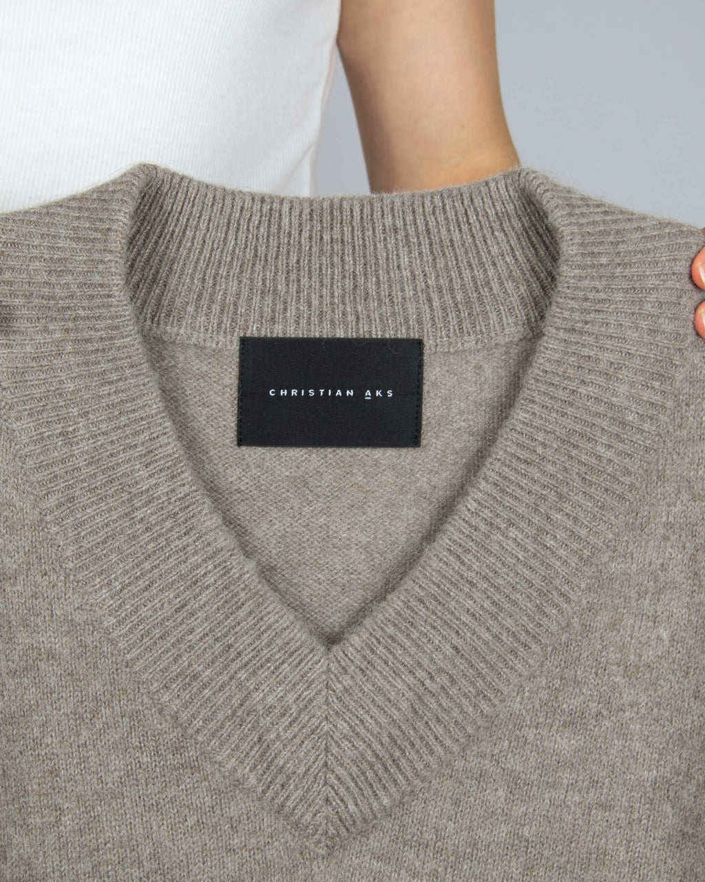Beige alpaca and cashmere sweater by Christian AKS