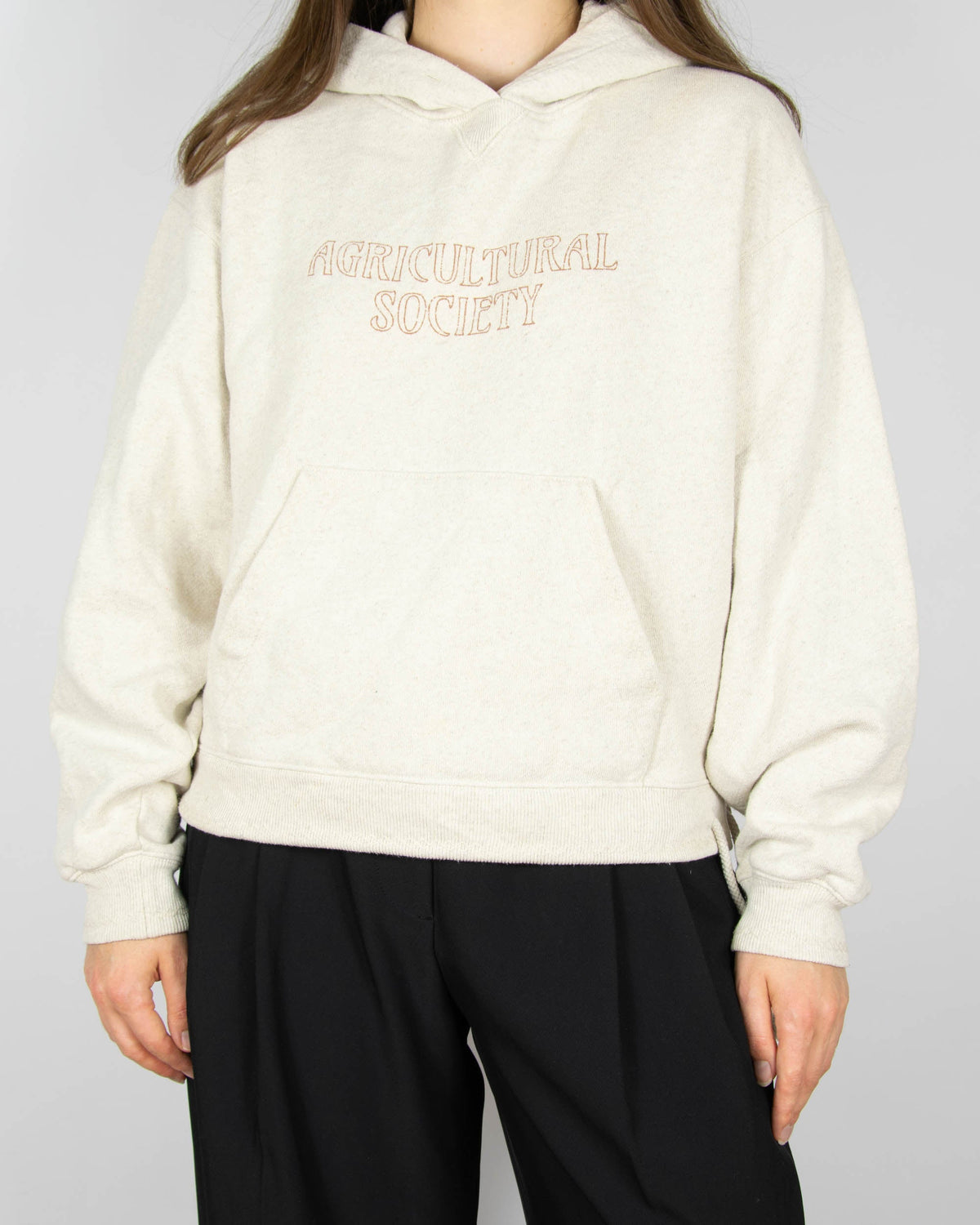 Beige hoodie made from organic cotton and hemp by Norwegian designer brand Holzweiler. The regular price is 3500 NOK (~1370 PLN). Made in Portugal.