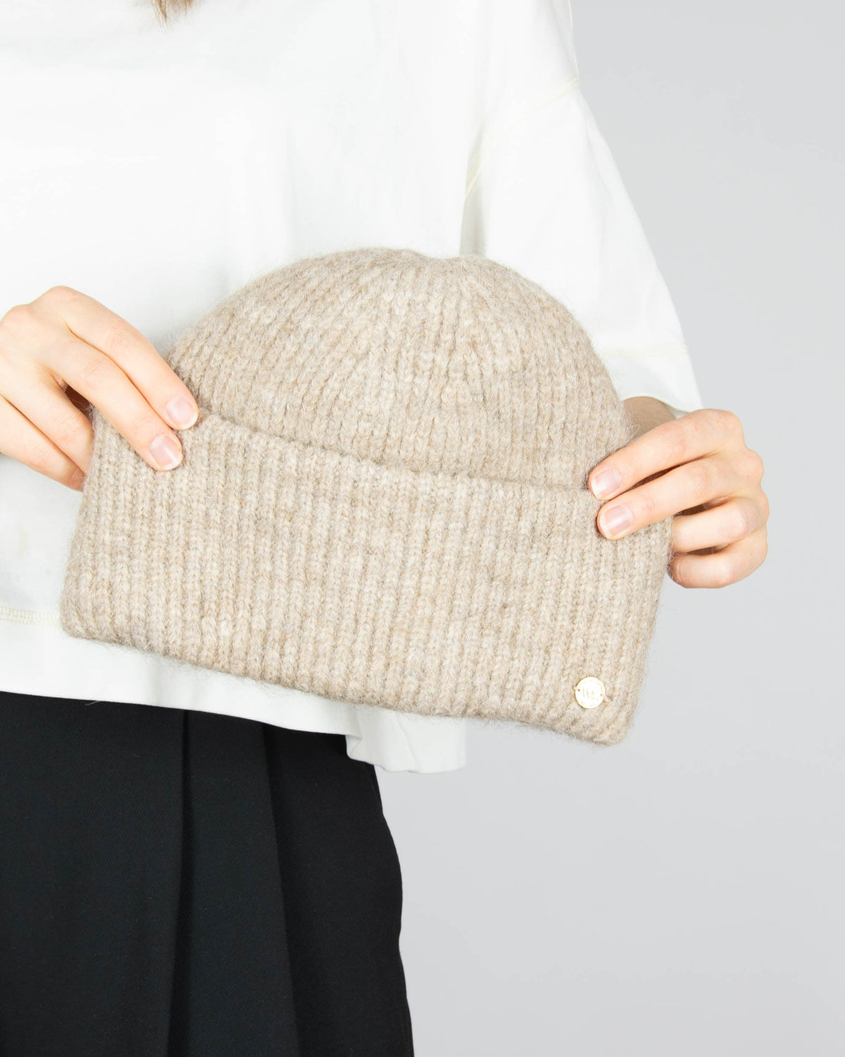 Beige alpaca hat by WoolLand. Regular price on the brand's website: €74 (~325 PLN).