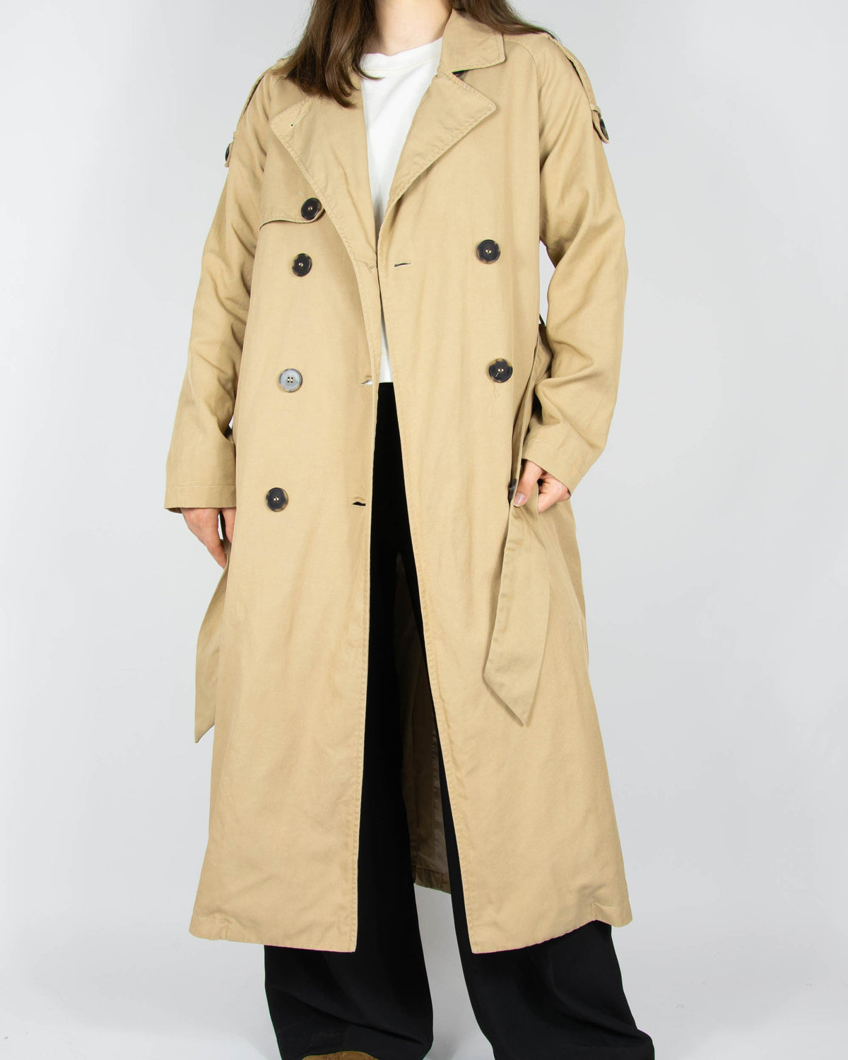 Beige trench coat made from TENCEL™ lyocell and cotton by Selected Femme. The regular price is 899 PLN.
