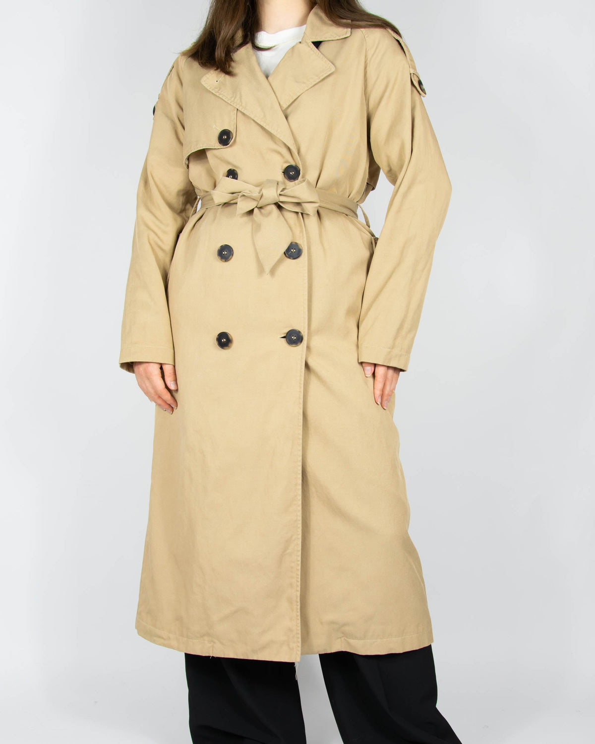 Beige trench coat made from TENCEL™ lyocell and cotton by Selected Femme. The regular price is 899 PLN.