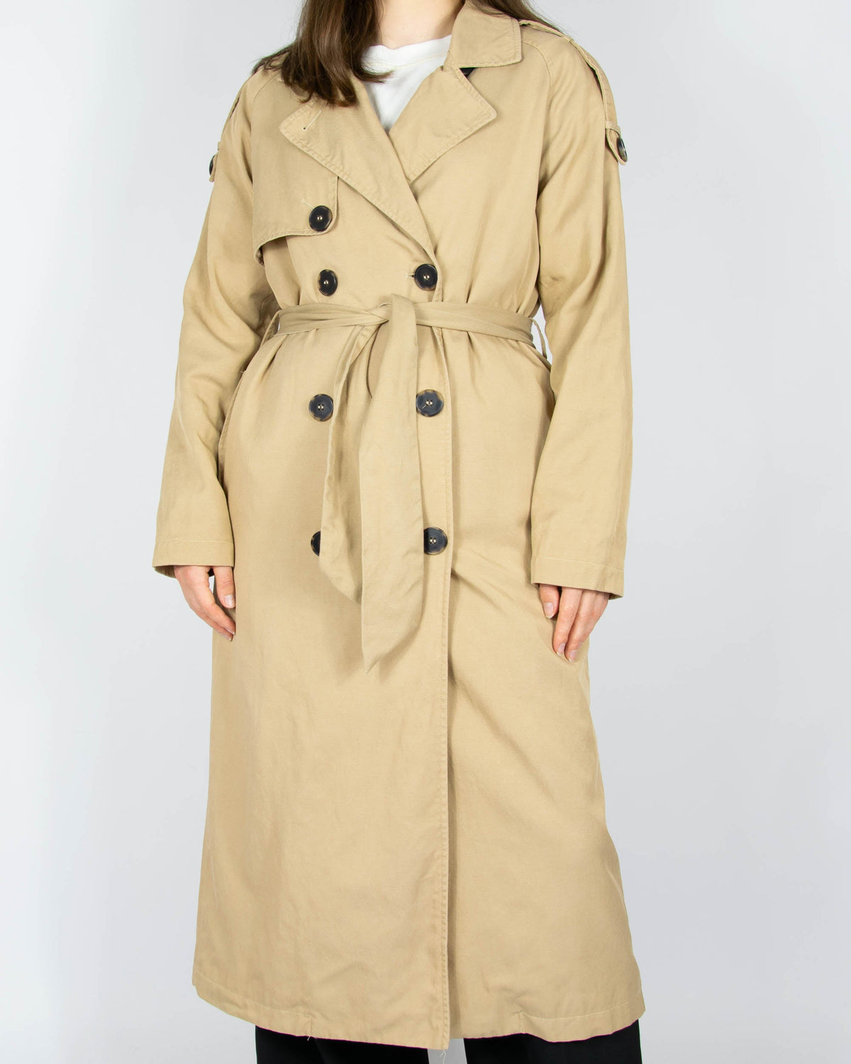 Beige trench coat made from TENCEL™ lyocell and cotton by Selected Femme. The regular price is 899 PLN.