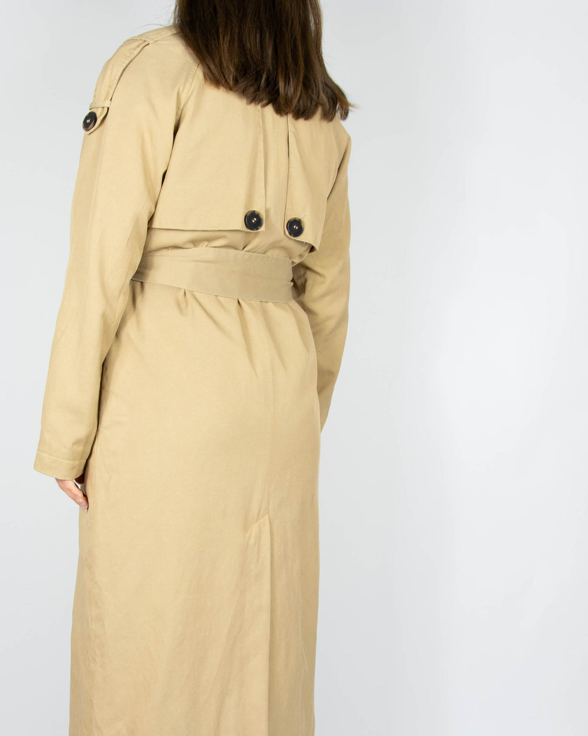 Beige trench coat made from TENCEL™ lyocell and cotton by Selected Femme. The regular price is 899 PLN.
