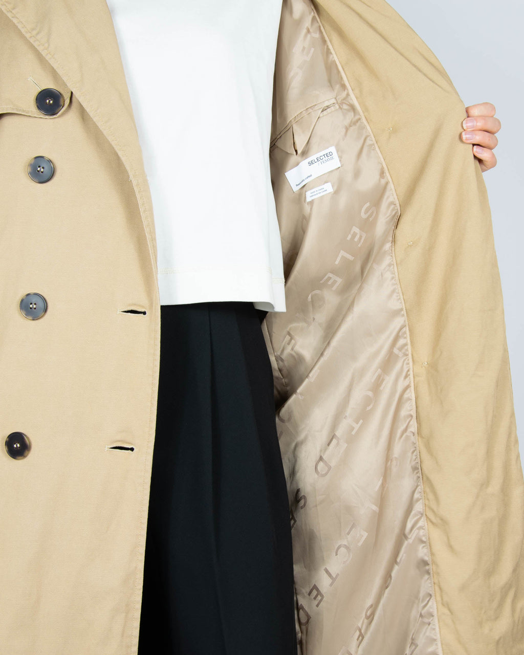 Beige trench coat made from TENCEL™ lyocell and cotton by Selected Femme. The regular price is 899 PLN.