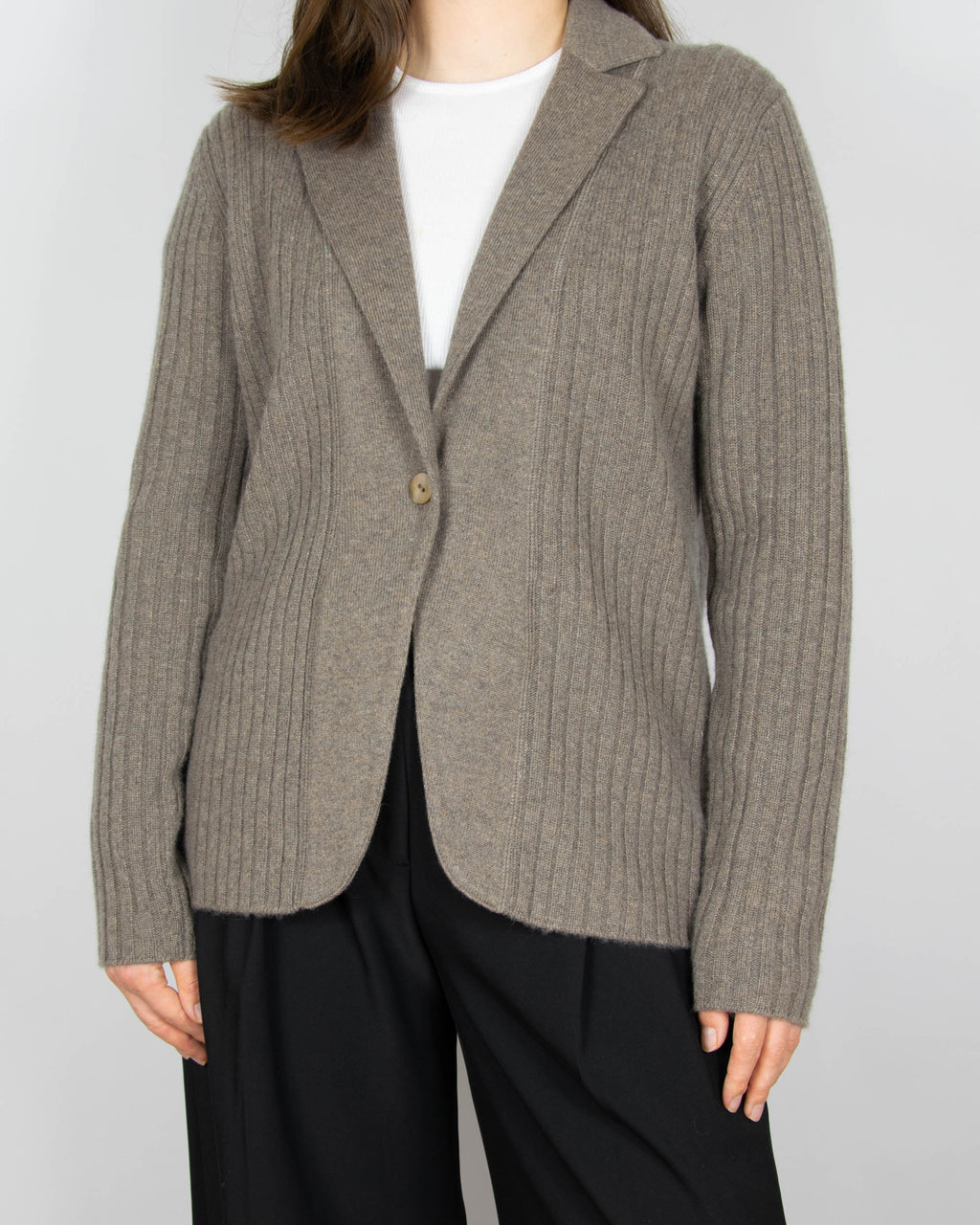 Beige chunky ribbed cashmere cardigan by Peter Hahn