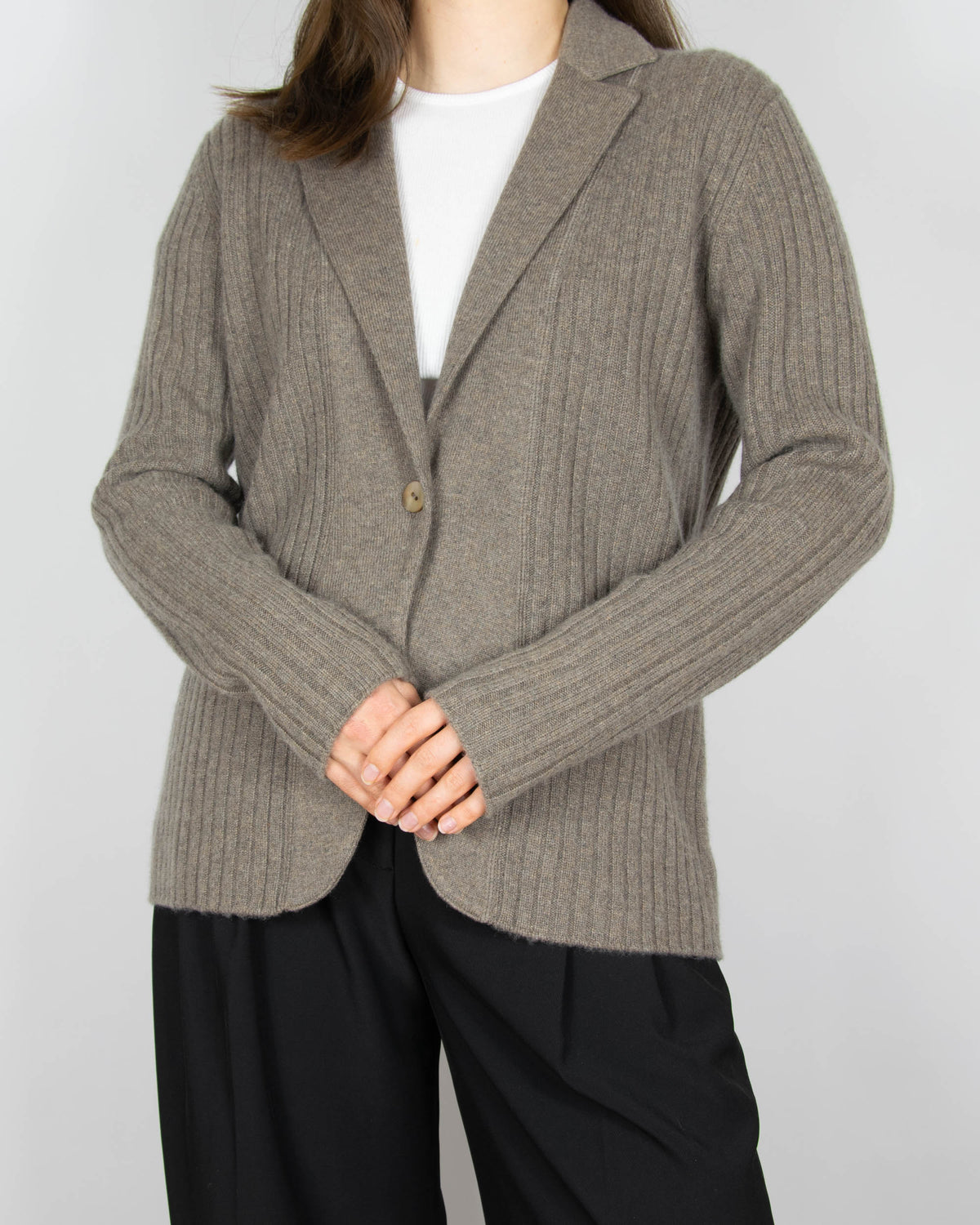 Beige chunky ribbed cashmere cardigan by Peter Hahn