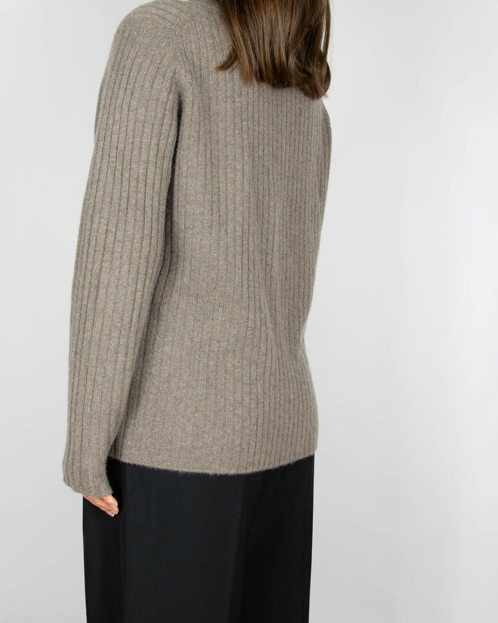 Beige chunky ribbed cashmere cardigan by Peter Hahn