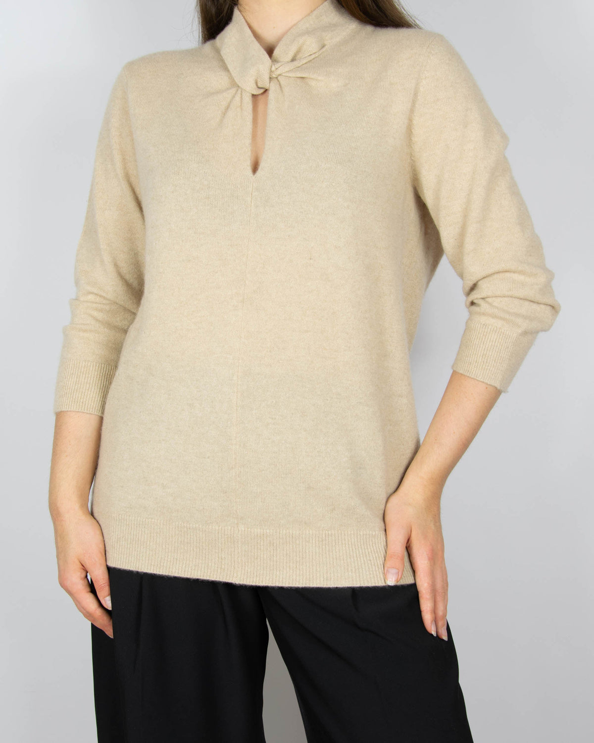 Beige cashmere sweater by Cavour