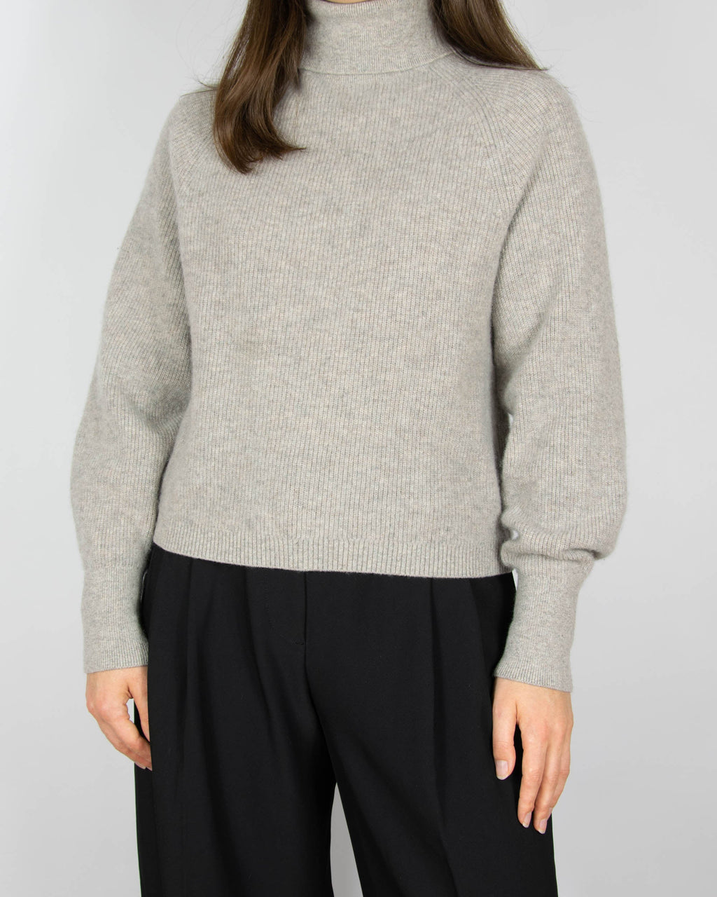 Beige cashmere turtleneck sweater by & Other Stories. The regular price on the brand's website is 790 PLN.