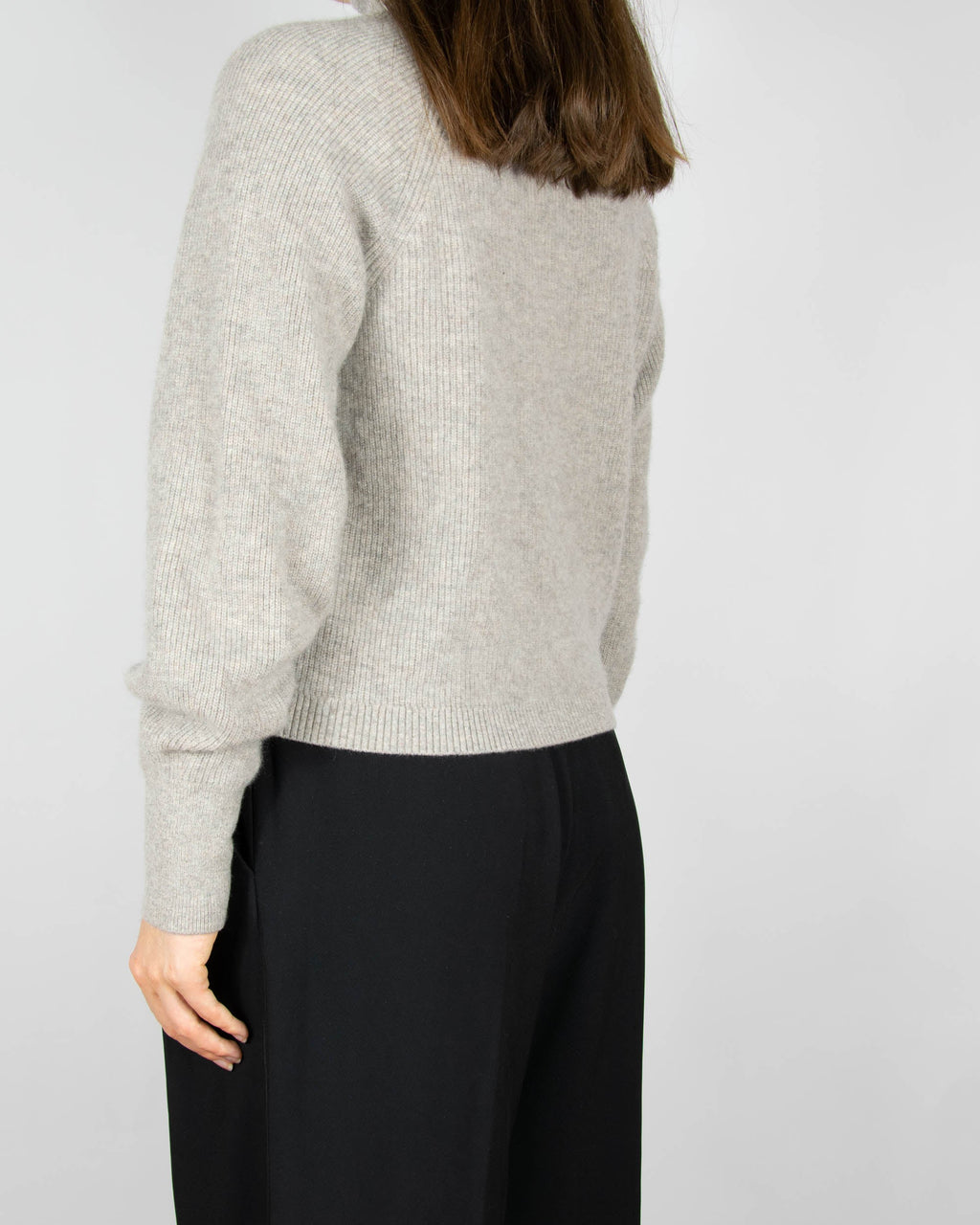 Beige cashmere turtleneck sweater by & Other Stories. The regular price on the brand's website is 790 PLN.