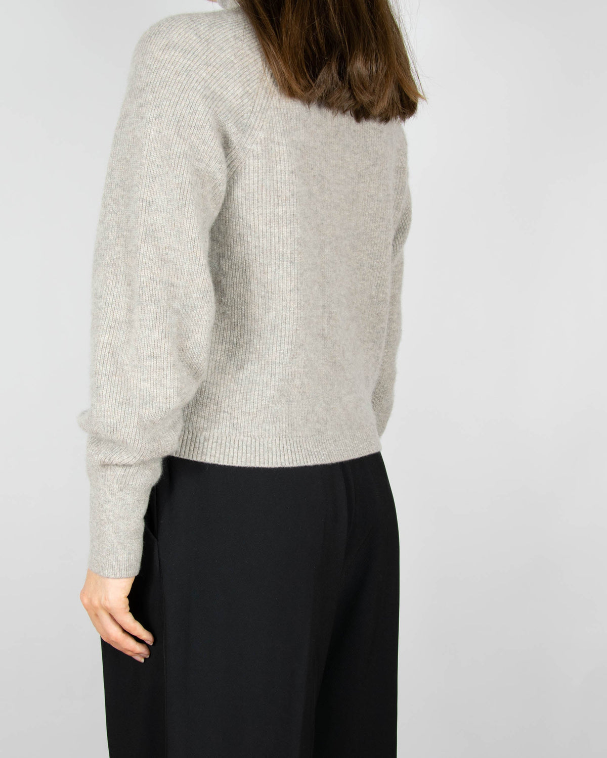 Beige cashmere turtleneck sweater by & Other Stories. The regular price on the brand's website is 790 PLN.