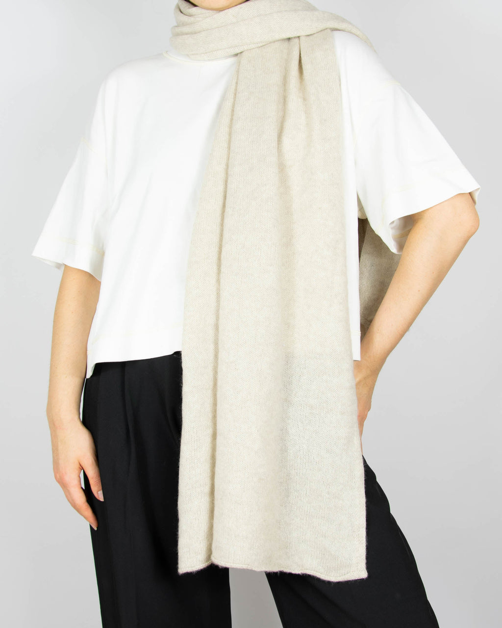 Beige cashmere scarf by Mango