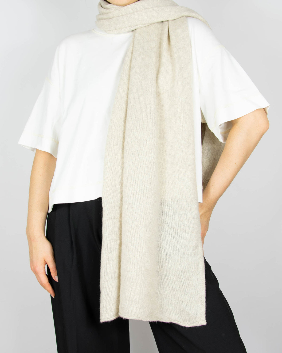 Beige cashmere scarf by Mango