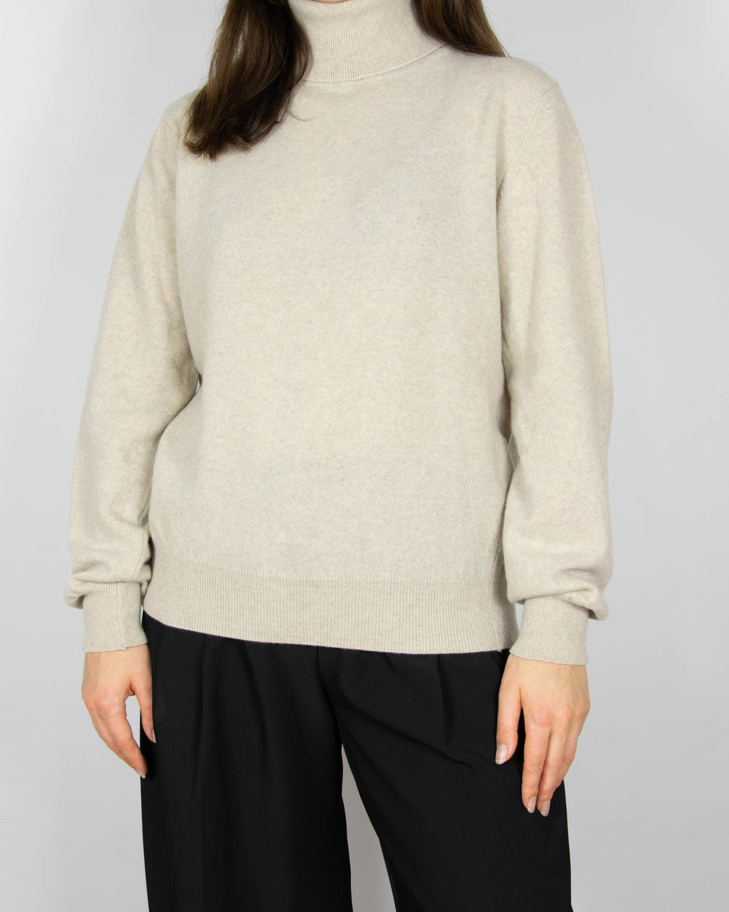Beige merino wool and cashmere turtleneck sweater by Aligne