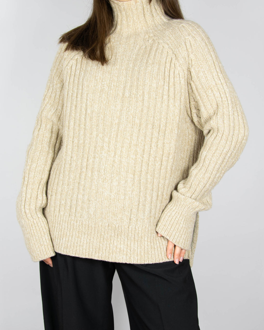 Beige chunky wool and cashmere turtleneck sweater by premium brand Ralph Lauren.
