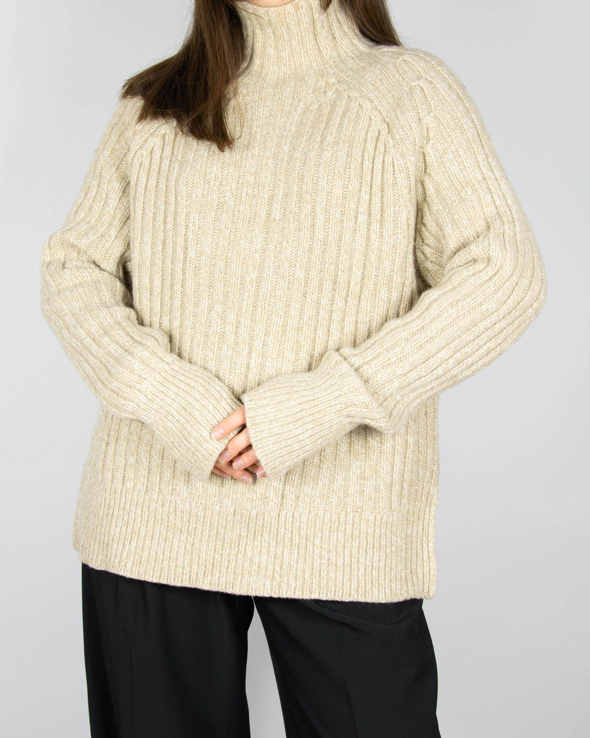 Beige chunky wool and cashmere turtleneck sweater by premium brand Ralph Lauren.