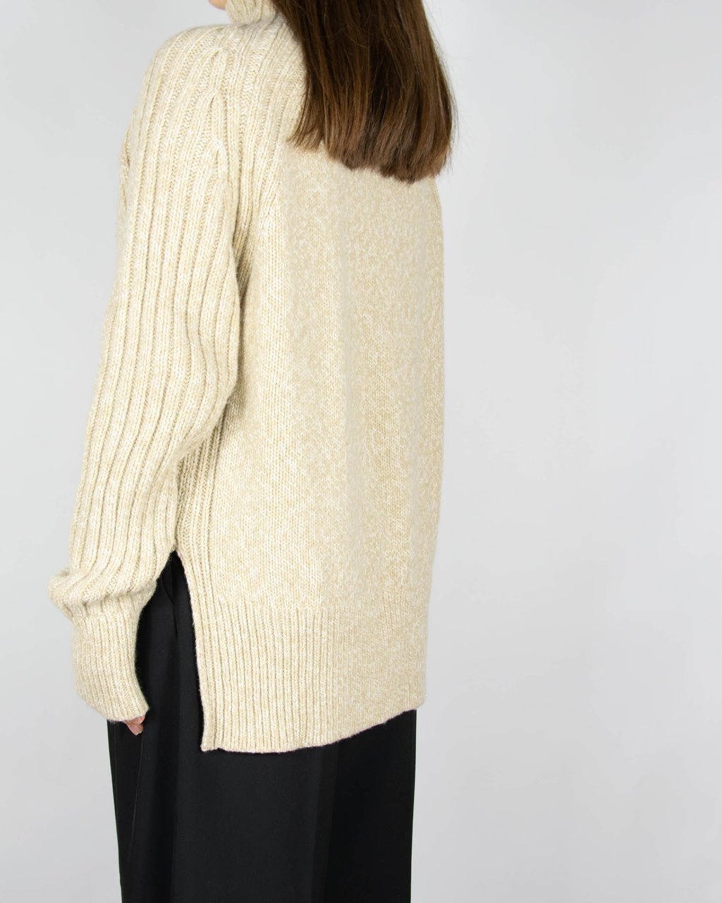 Beige chunky wool and cashmere turtleneck sweater by premium brand Ralph Lauren.