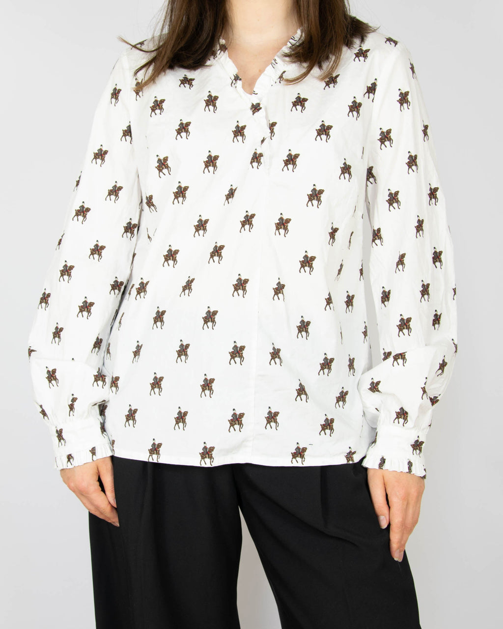 White organic cotton blouse with horse prints by Scandinavian premium brand MUNTHE