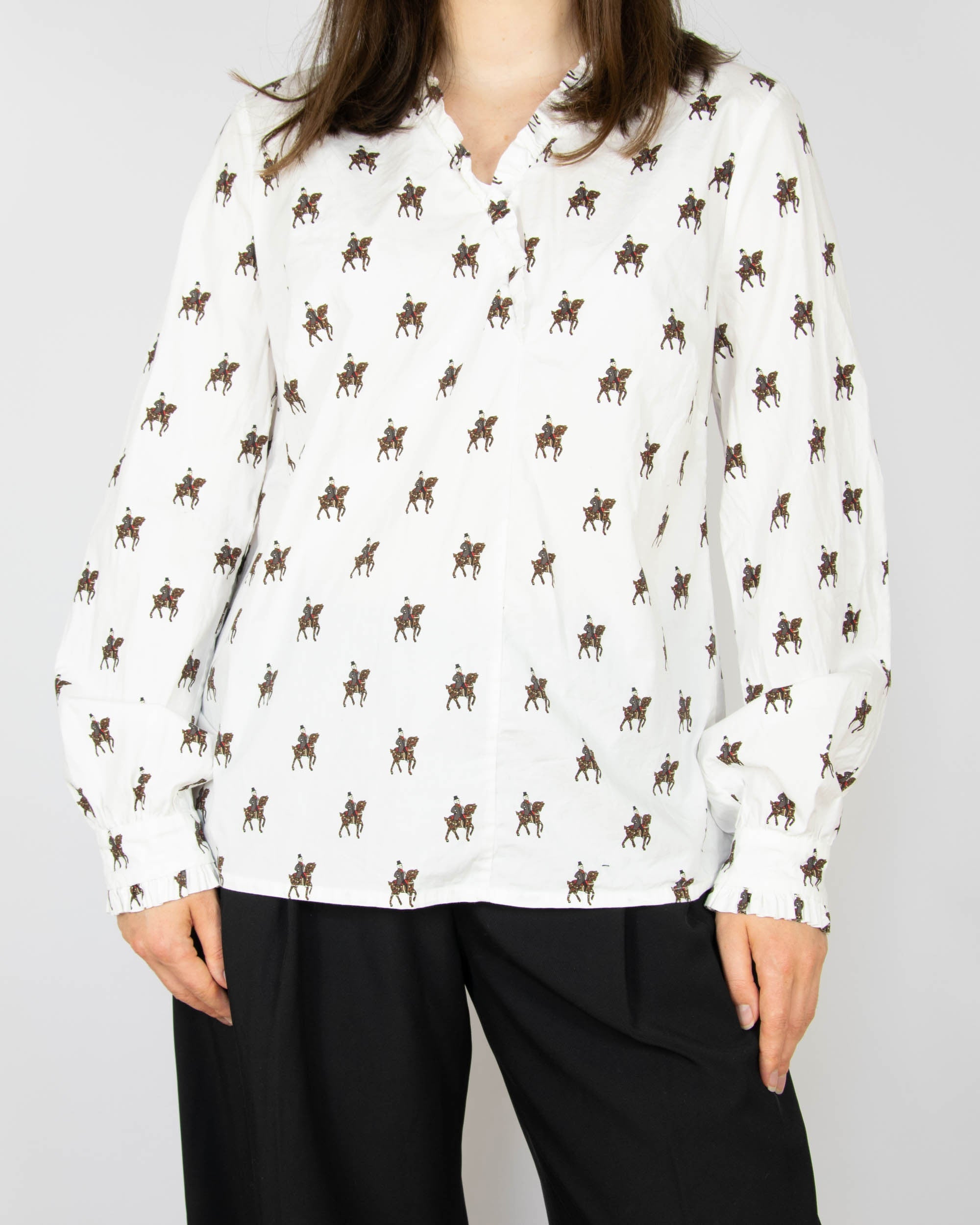White organic cotton blouse with horse prints by Scandinavian premium brand MUNTHE