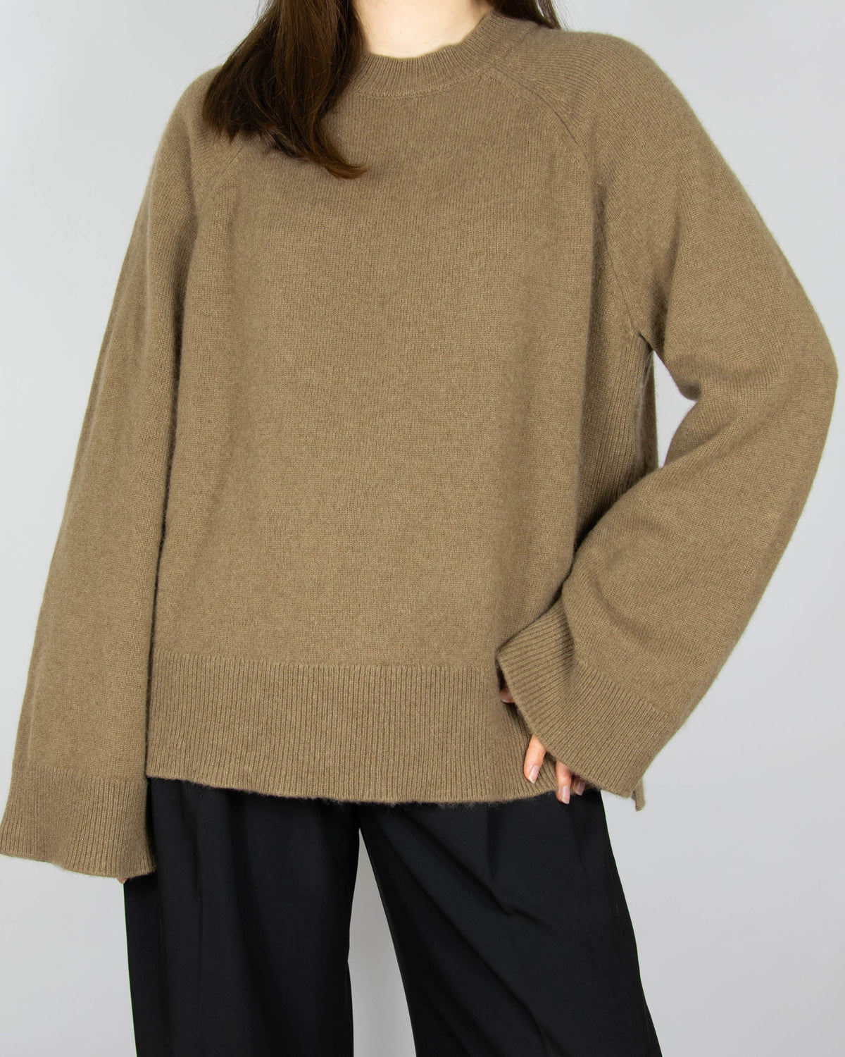 Brown cashmere sweater by Norwegian premium brand JULIE JOSEPHINE.