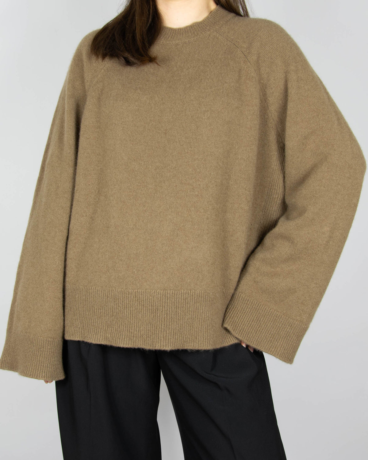 Brown cashmere sweater by Norwegian premium brand JULIE JOSEPHINE.