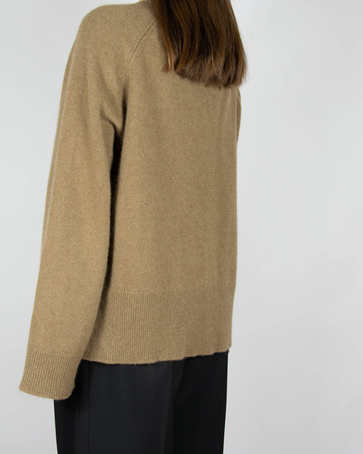 Brown cashmere sweater by Norwegian premium brand JULIE JOSEPHINE.