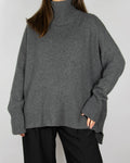 Dark grey chunky cashmere turtleneck sweater by FLORA FEDI. Made in Italy.