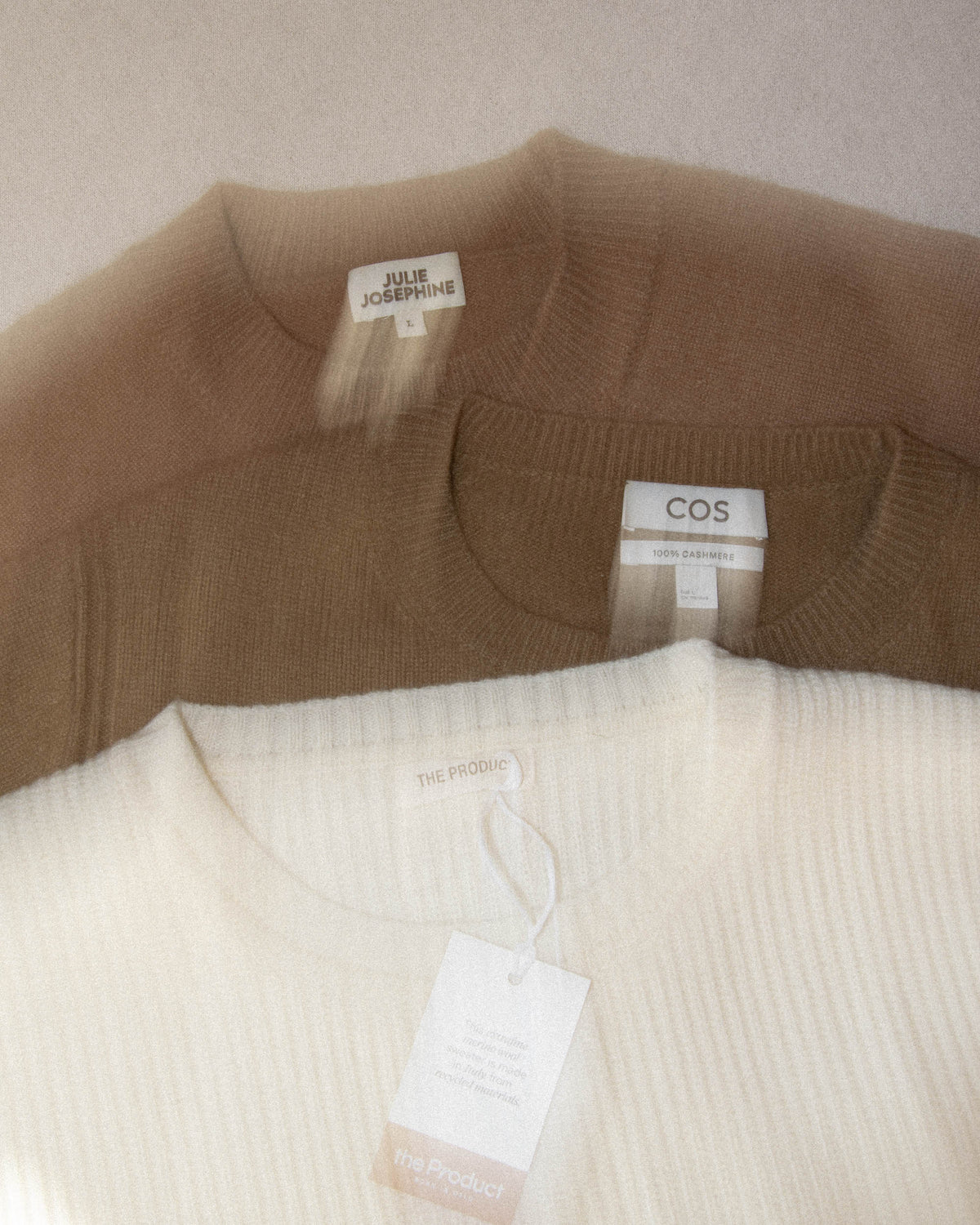 Olive cashmere sweater by COS. Regular price on the brand's website: 800 PLN.