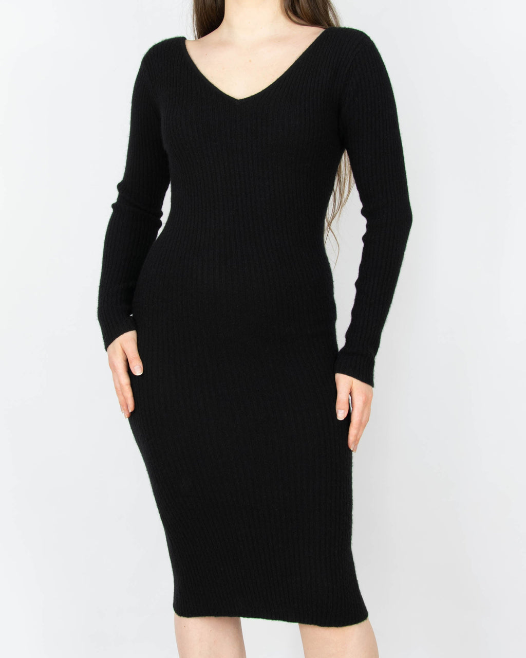 Black ribbed fitted cashmere dress by Norwegian luxury brand KASHMINA