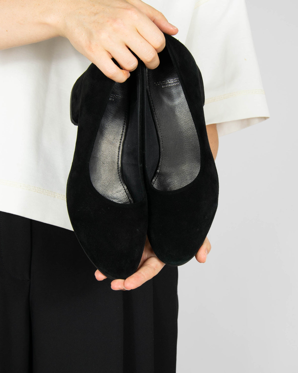 Suede heeled shoes by VAGABOND