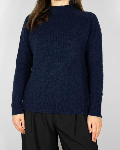 Granatowy cashmereowy sweater norweskiej marki AMUSE