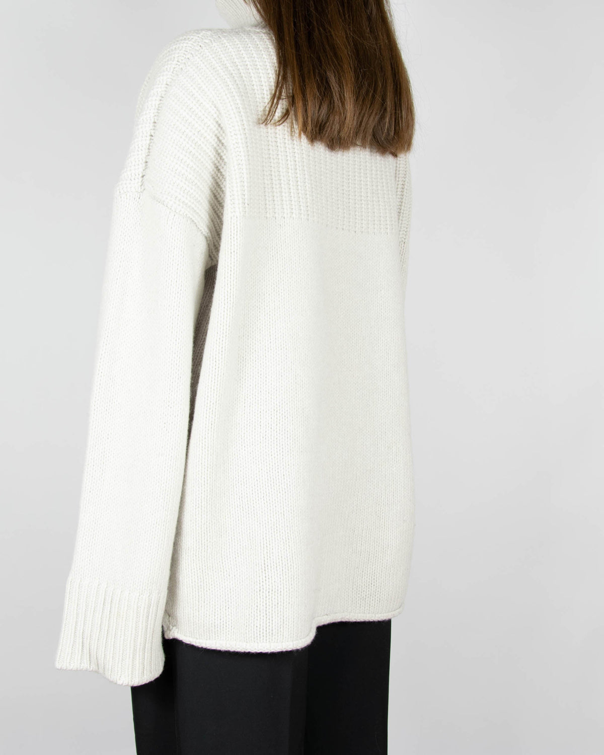 Light grey and cream chunky wool and cashmere turtleneck sweater by Italian premium brand DONDUP. Made in Italy.