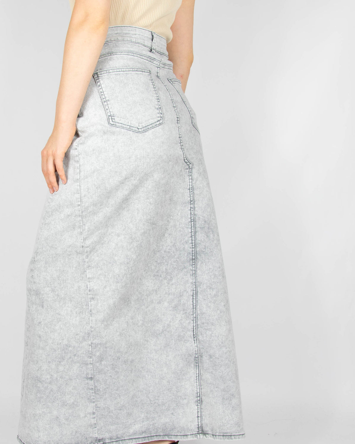 Grey denim maxi skirt by Lollys Laundry Copenhagen