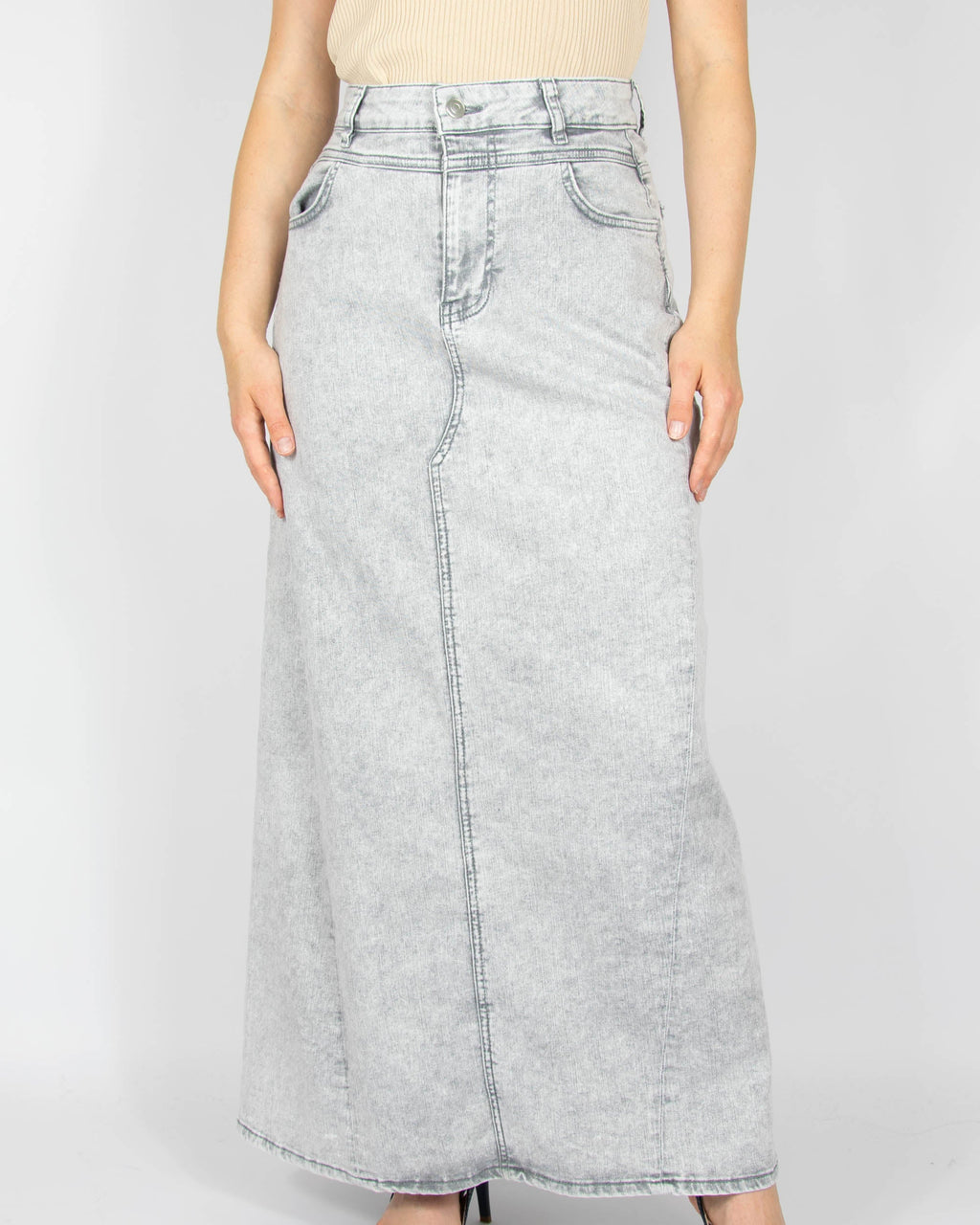 Grey denim maxi skirt by Lollys Laundry Copenhagen