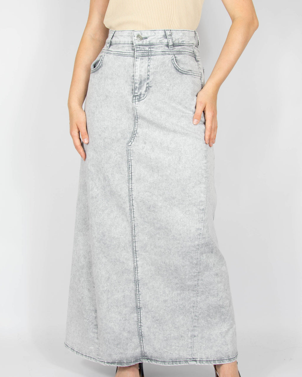 Grey denim maxi skirt by Lollys Laundry Copenhagen