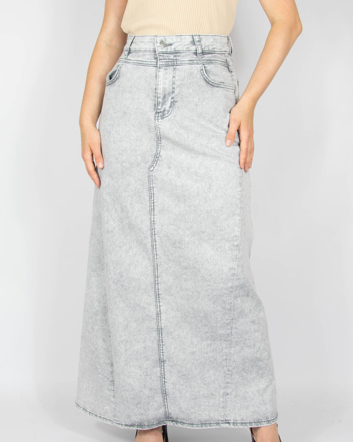 Grey denim maxi skirt by Lollys Laundry Copenhagen