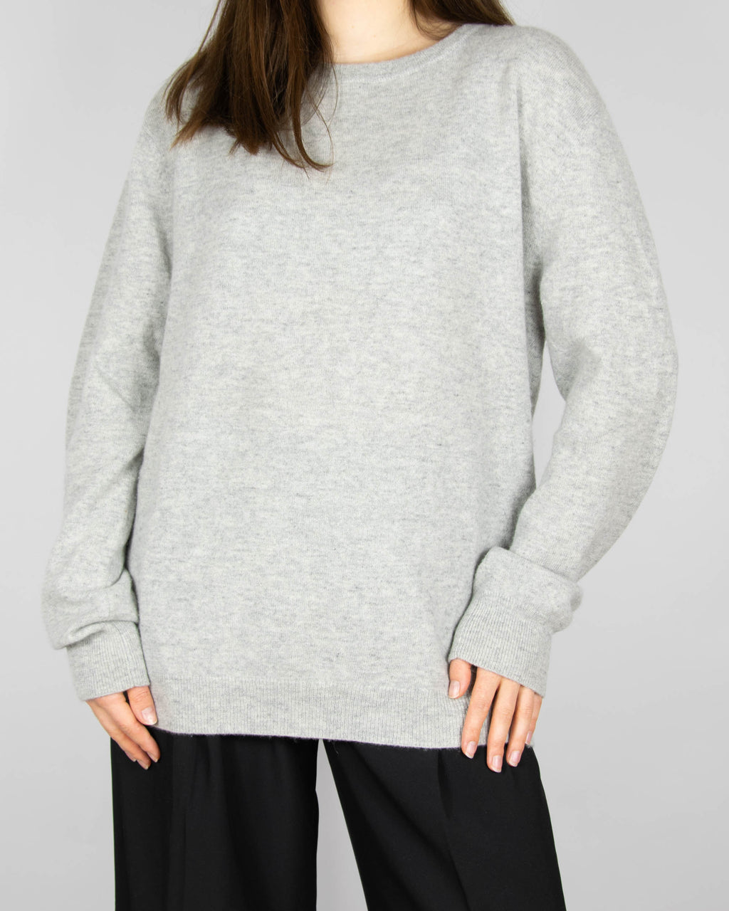 Grey cashmere sweater by Norwegian luxury brand Kashmina.