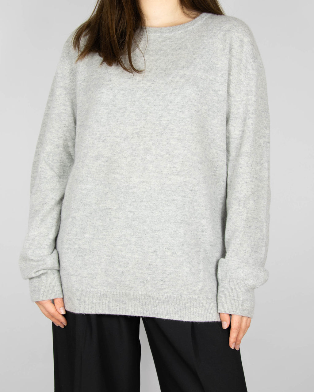 Grey cashmere sweater by Norwegian luxury brand Kashmina.