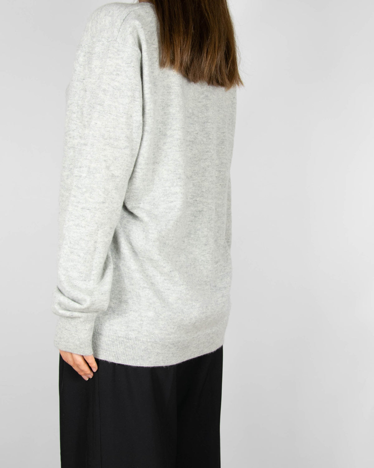 Grey cashmere sweater by Norwegian luxury brand Kashmina.