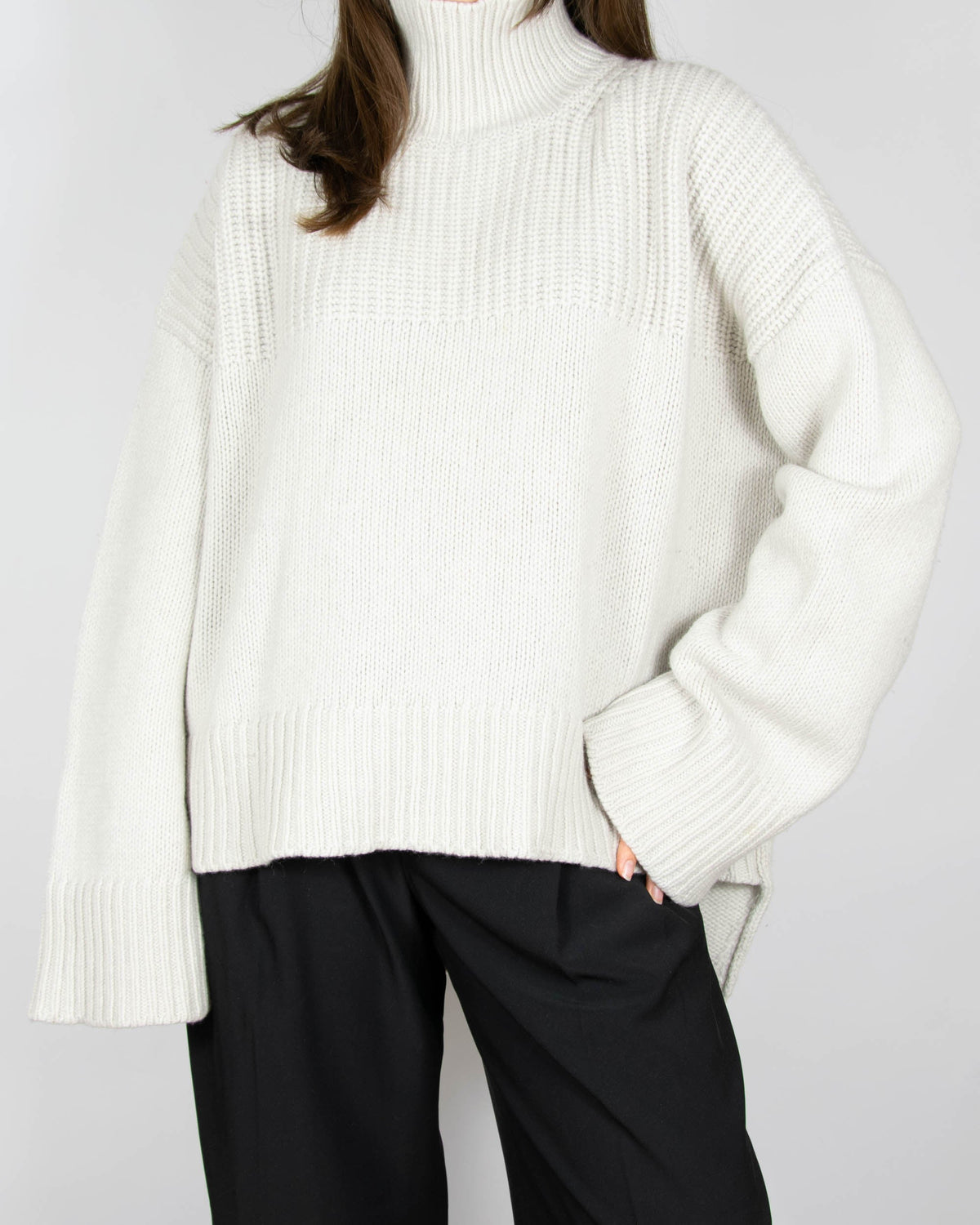 Light grey and cream chunky wool and cashmere turtleneck sweater by Italian premium brand DONDUP. Made in Italy.