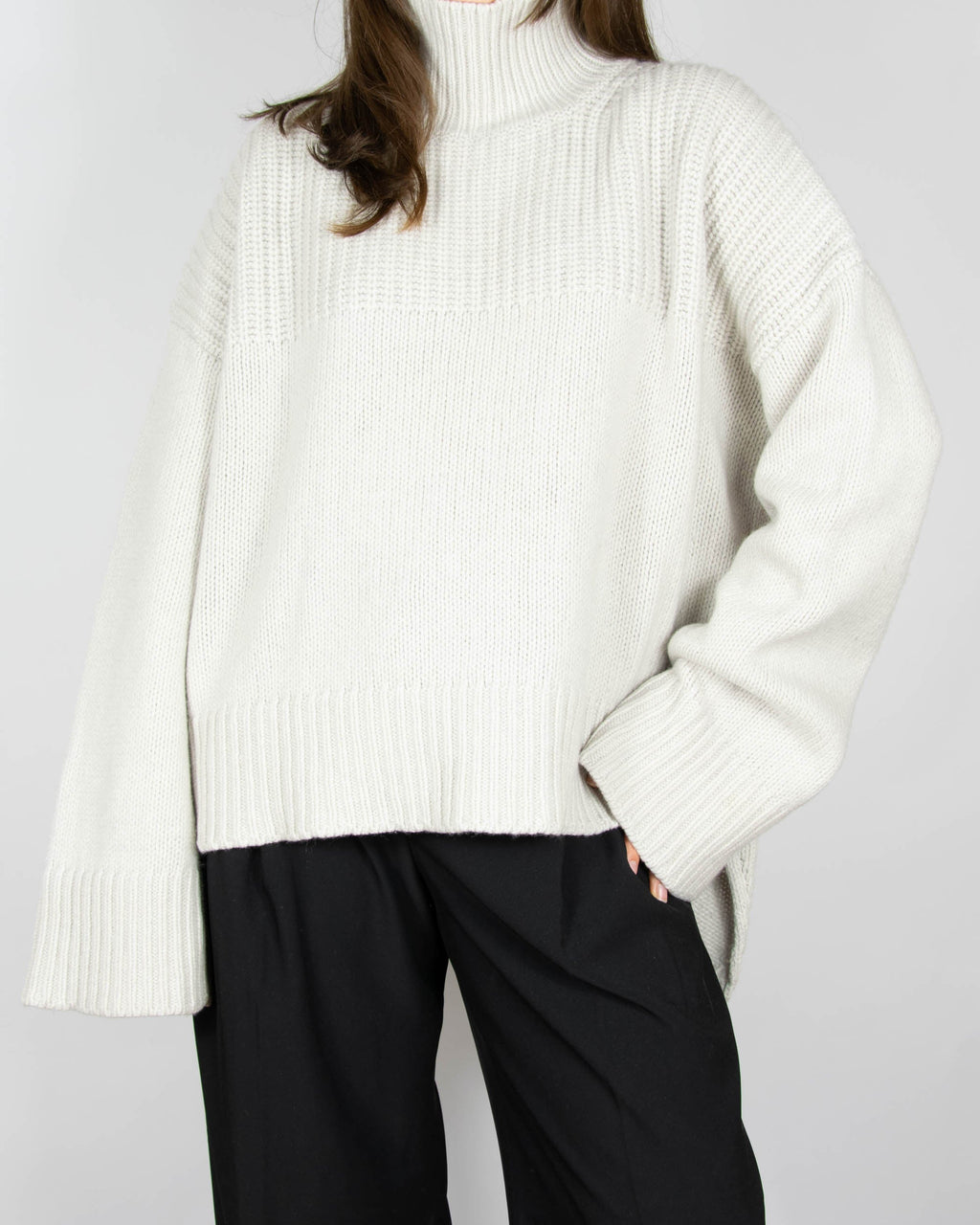 Light grey and cream chunky wool and cashmere turtleneck sweater by Italian premium brand DONDUP. Made in Italy.