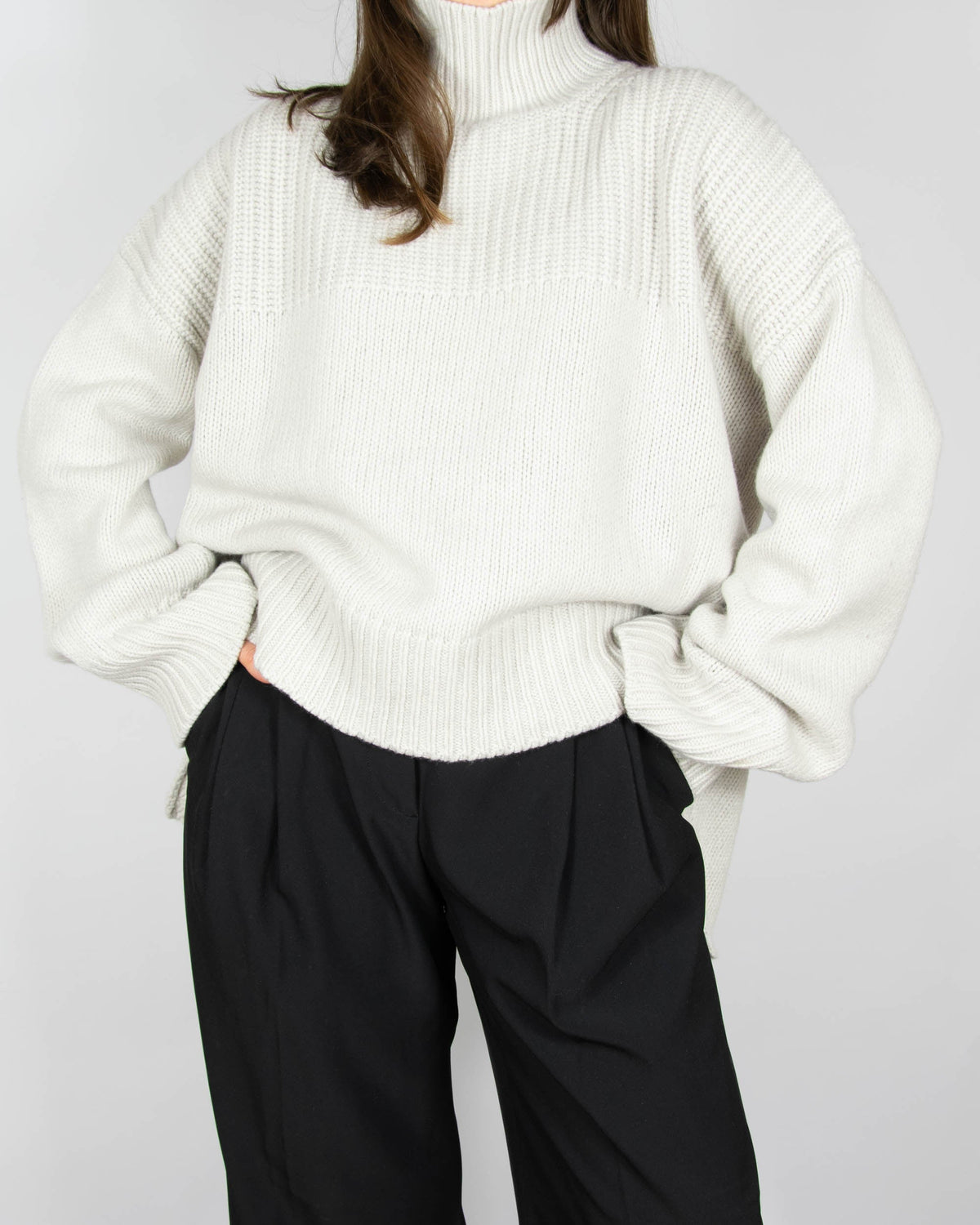 Light grey and cream chunky wool and cashmere turtleneck sweater by Italian premium brand DONDUP. Made in Italy.