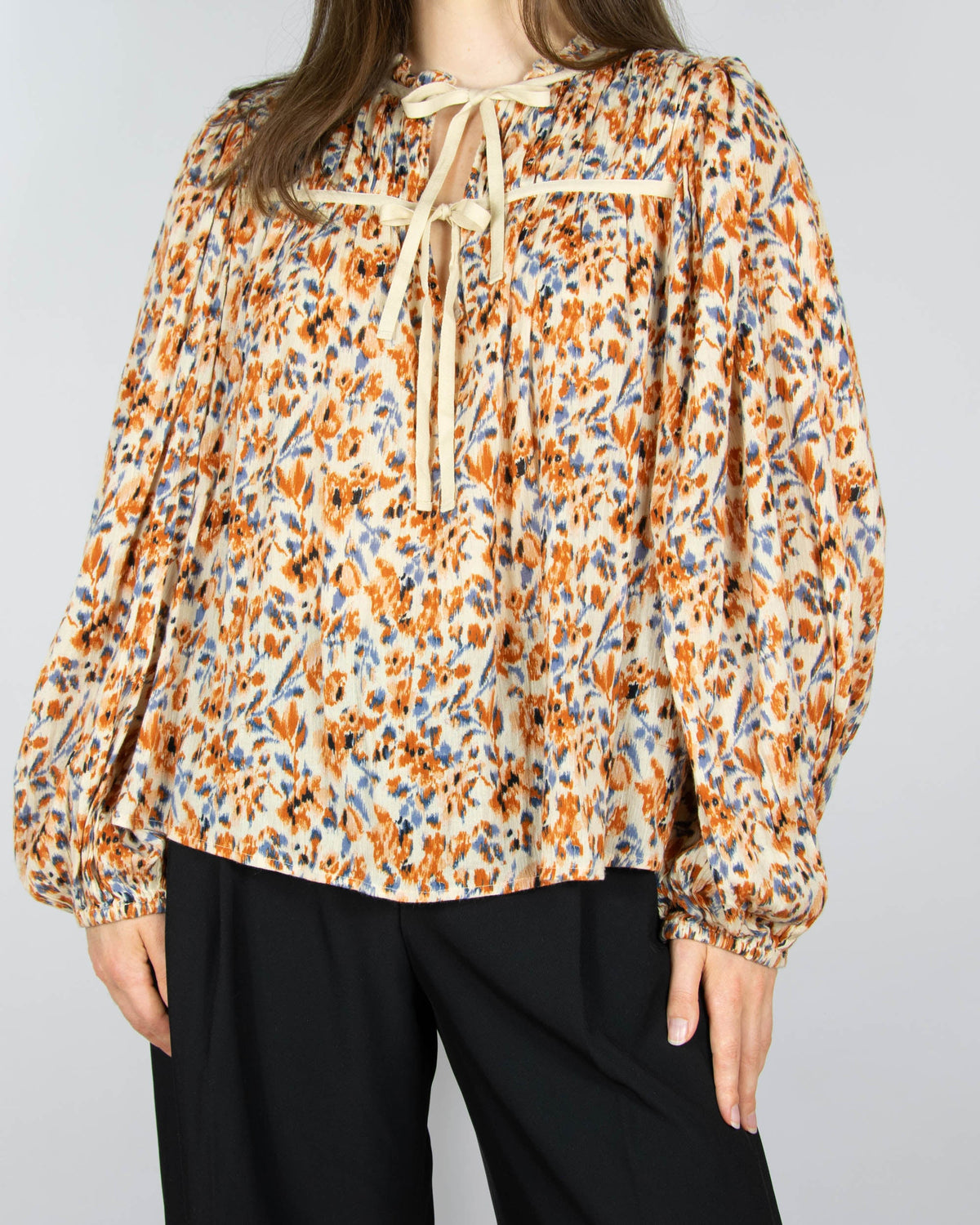 Cream and orange patterned cotton blouse by premium brand Ulla Johnson. The regular price is $275 (~1020 PLN).