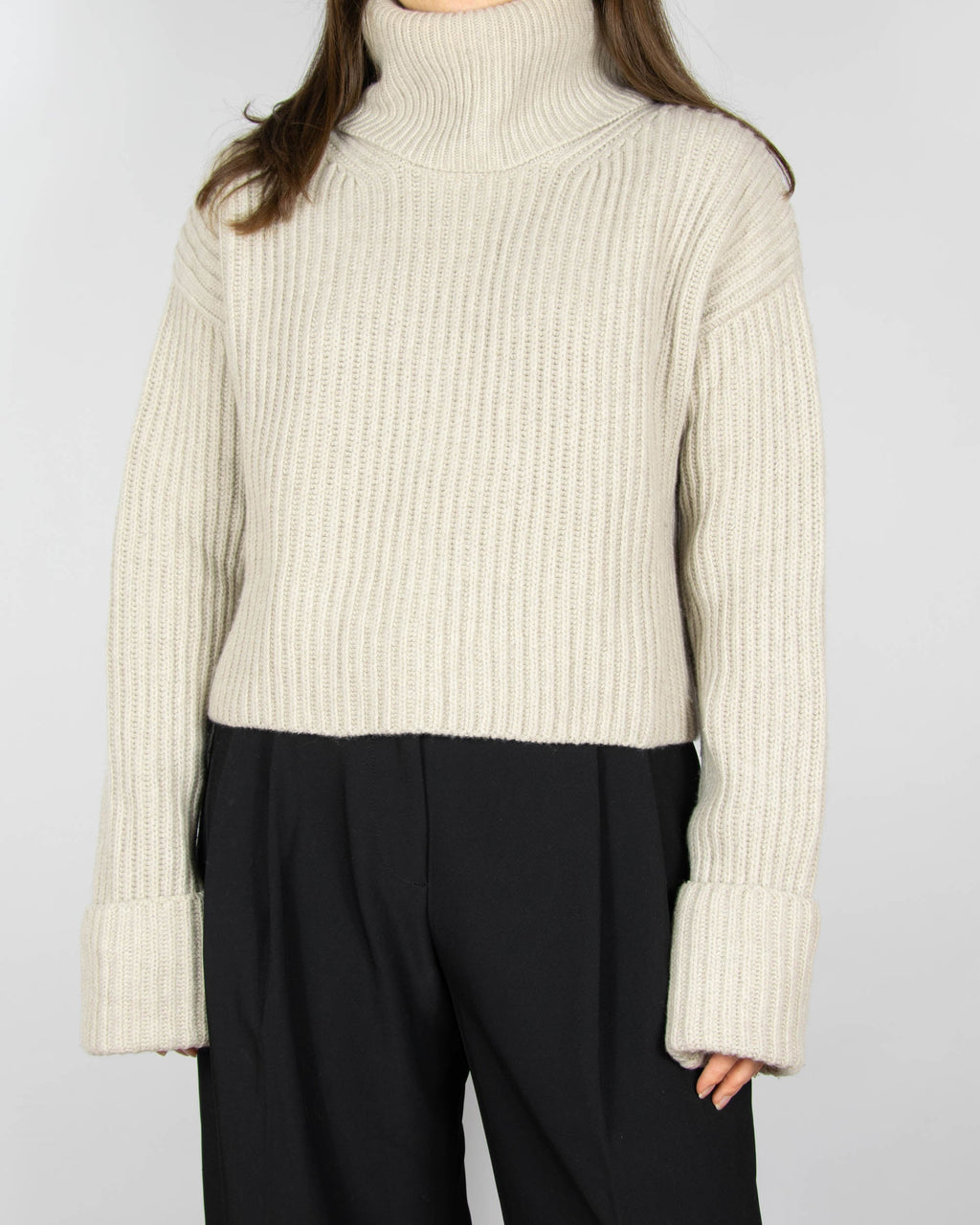 Cream wool and cashmere turtleneck sweater by H&M Premium. Soft and pleasant to the touch.