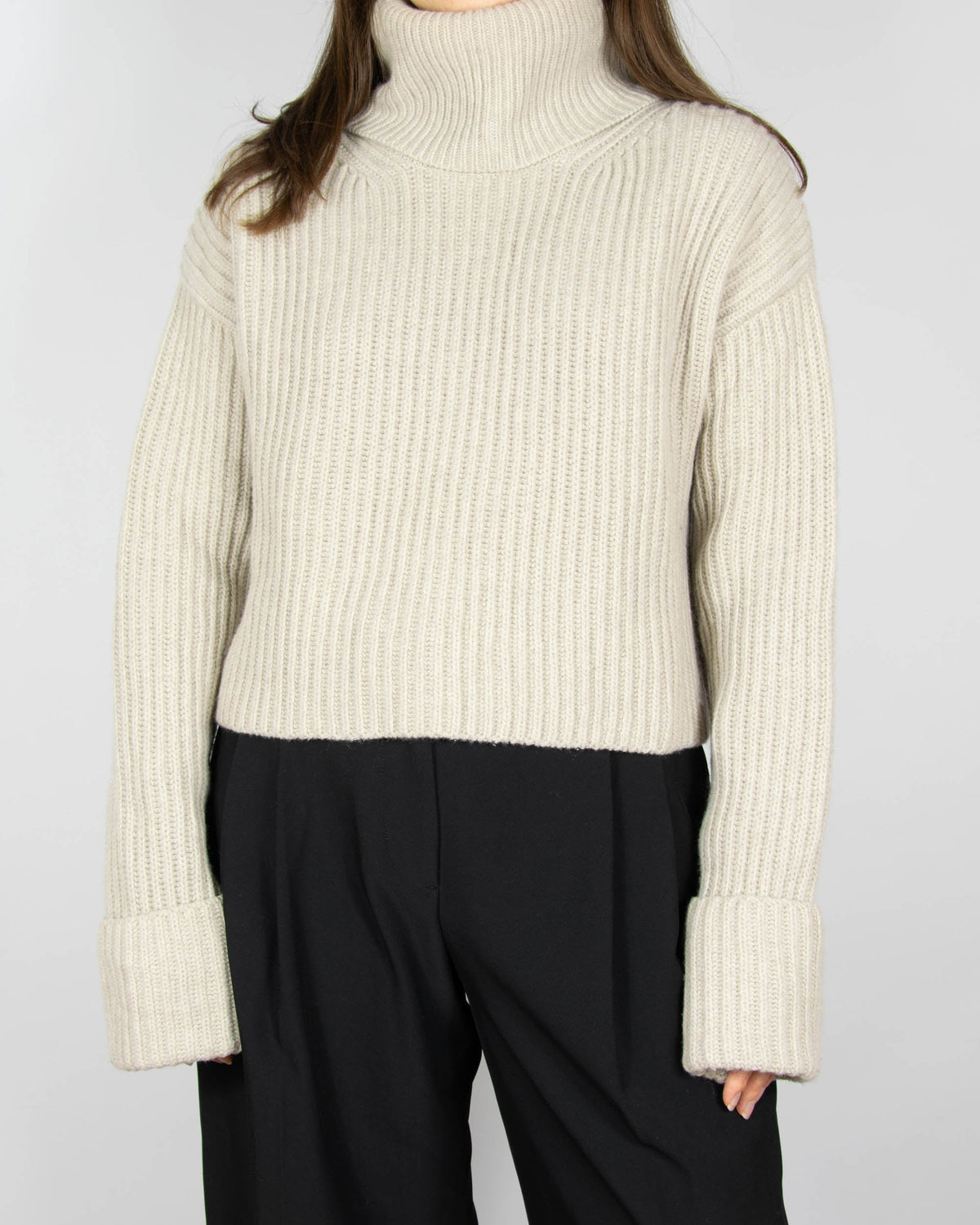 Cream wool and cashmere turtleneck sweater by H&M Premium. Soft and pleasant to the touch.
