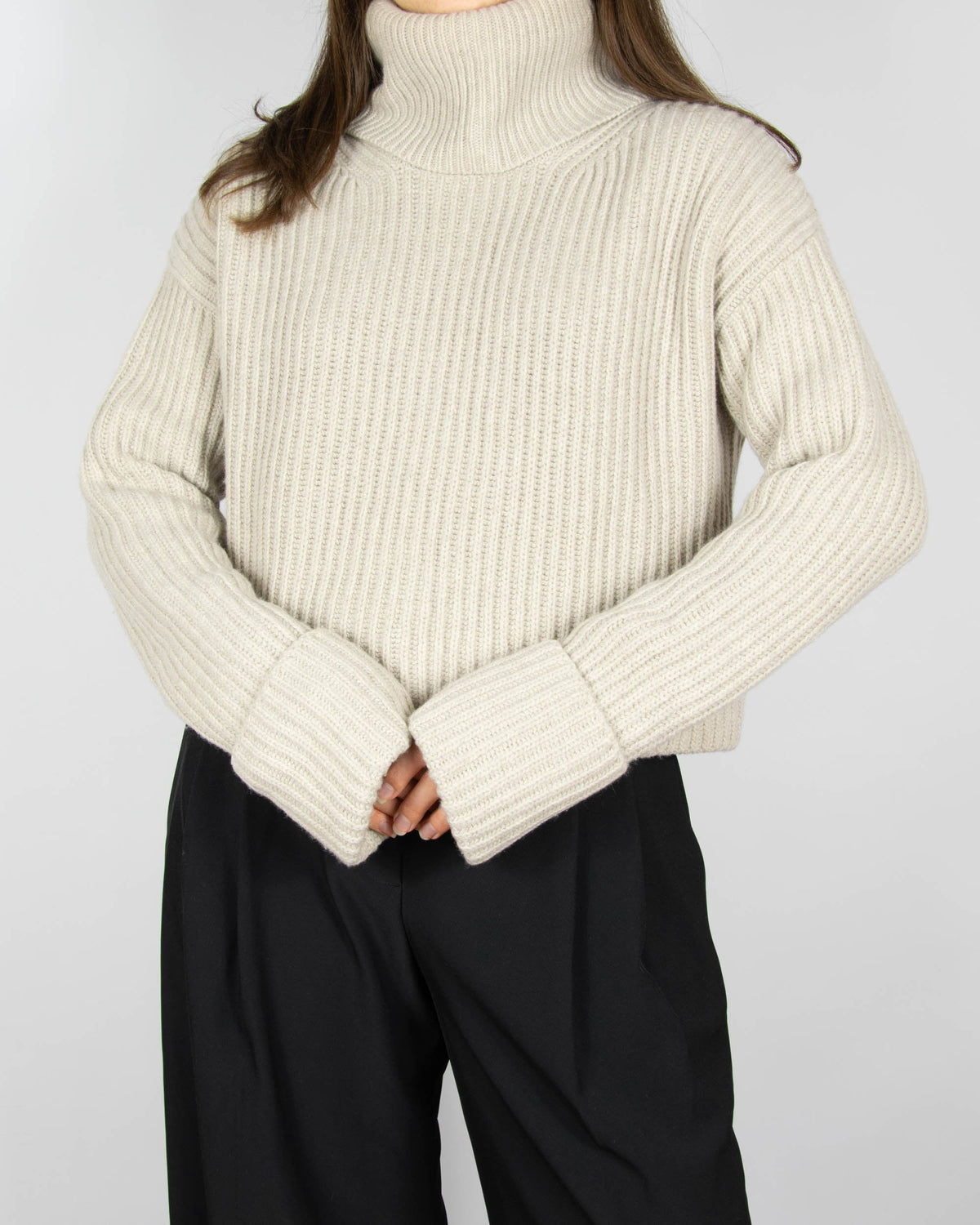 Cream wool and cashmere turtleneck sweater by H&M Premium. Soft and pleasant to the touch.