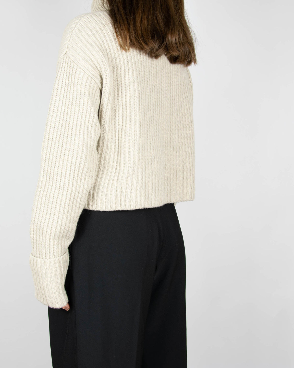 Cream wool and cashmere turtleneck sweater by H&M Premium. Soft and pleasant to the touch.