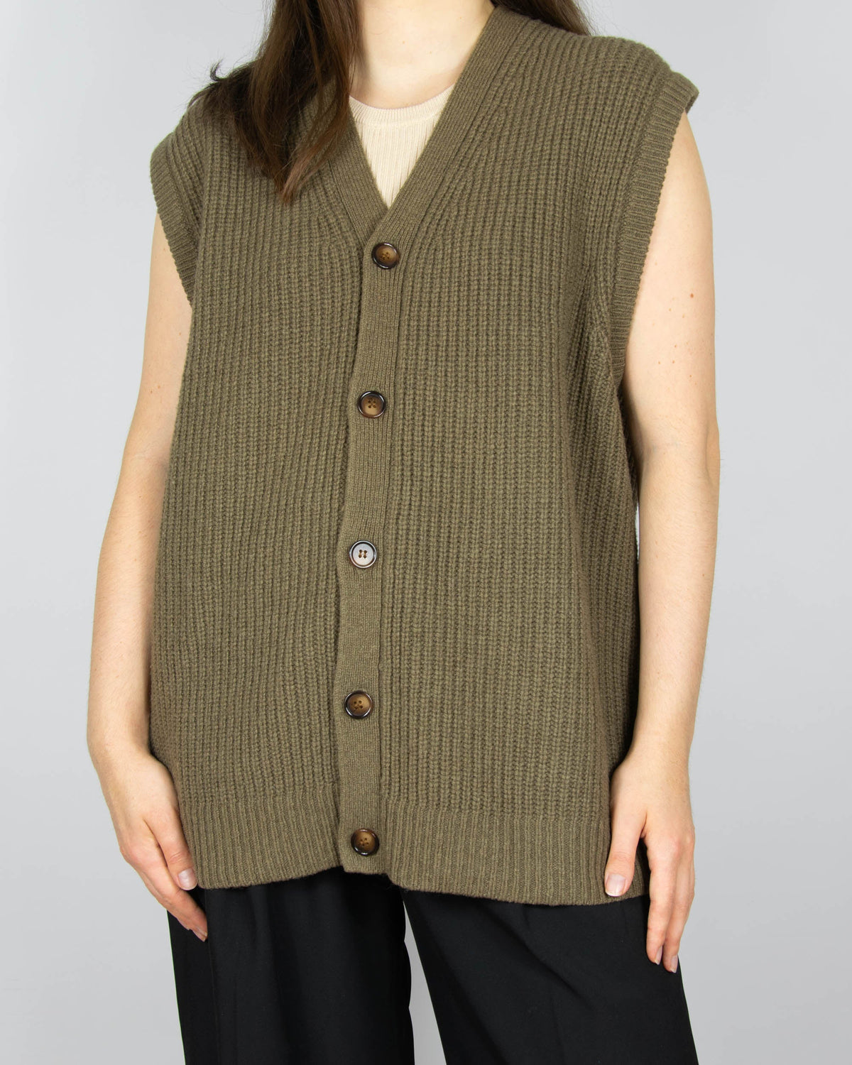 Khaki green wool vest by Samsøe Samsøe