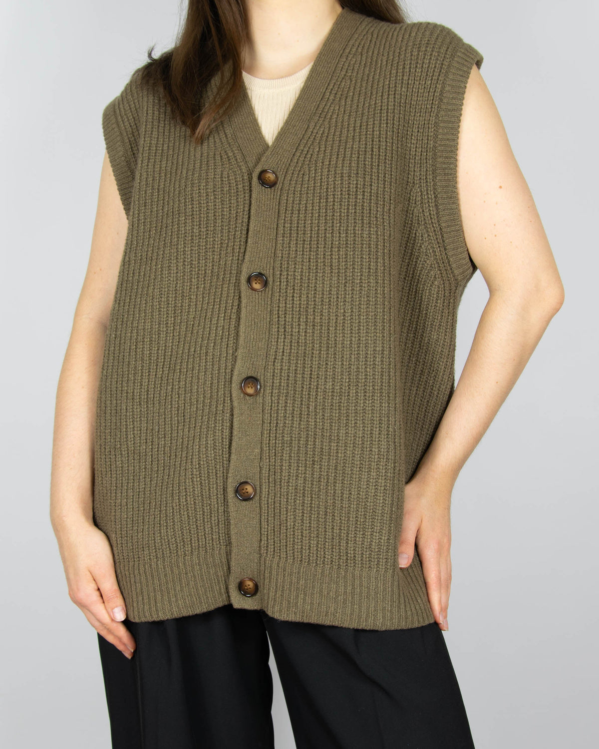 Khaki green wool vest by Samsøe Samsøe