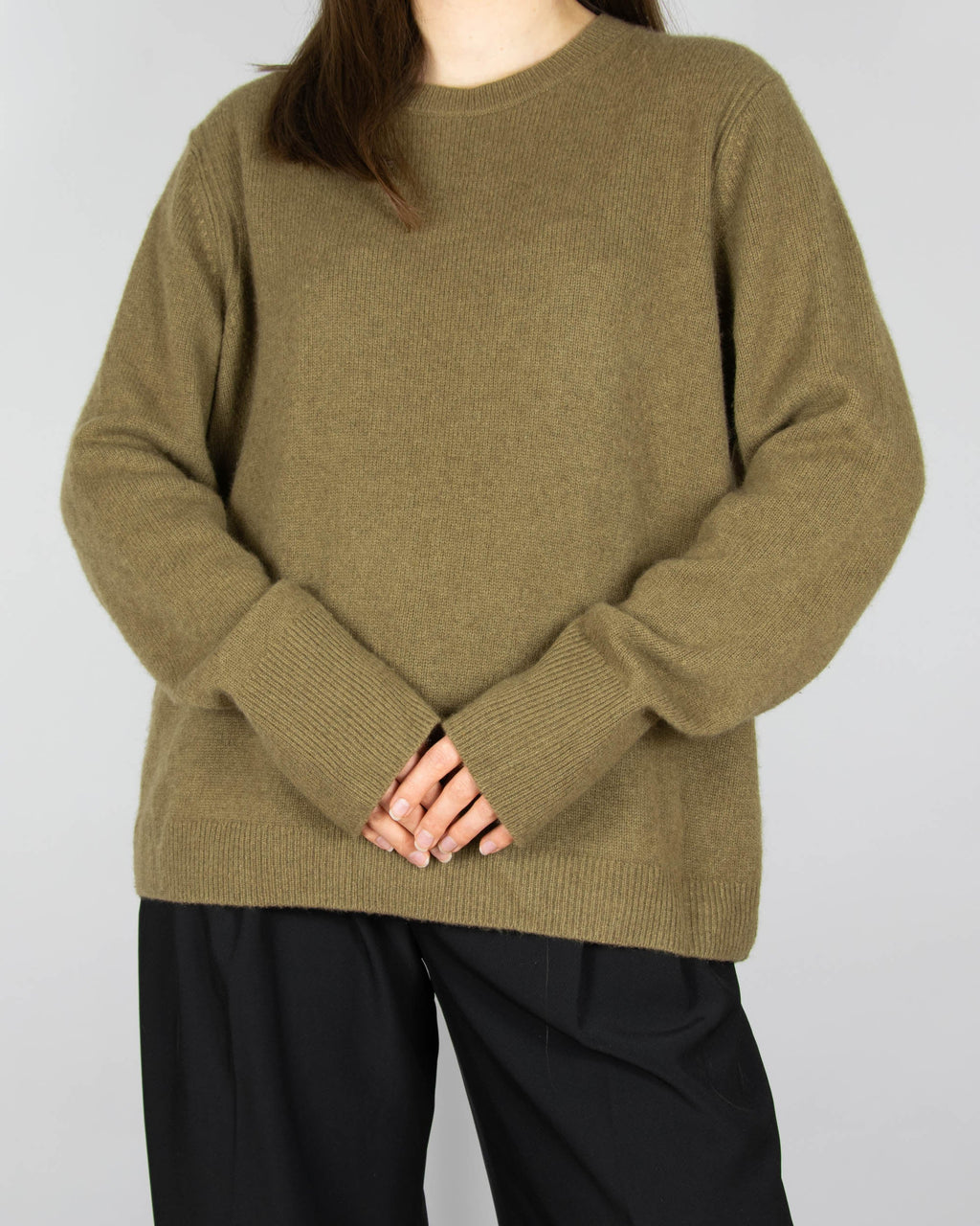 Olive cashmere sweater by COS. Regular price on the brand's website: 800 PLN.